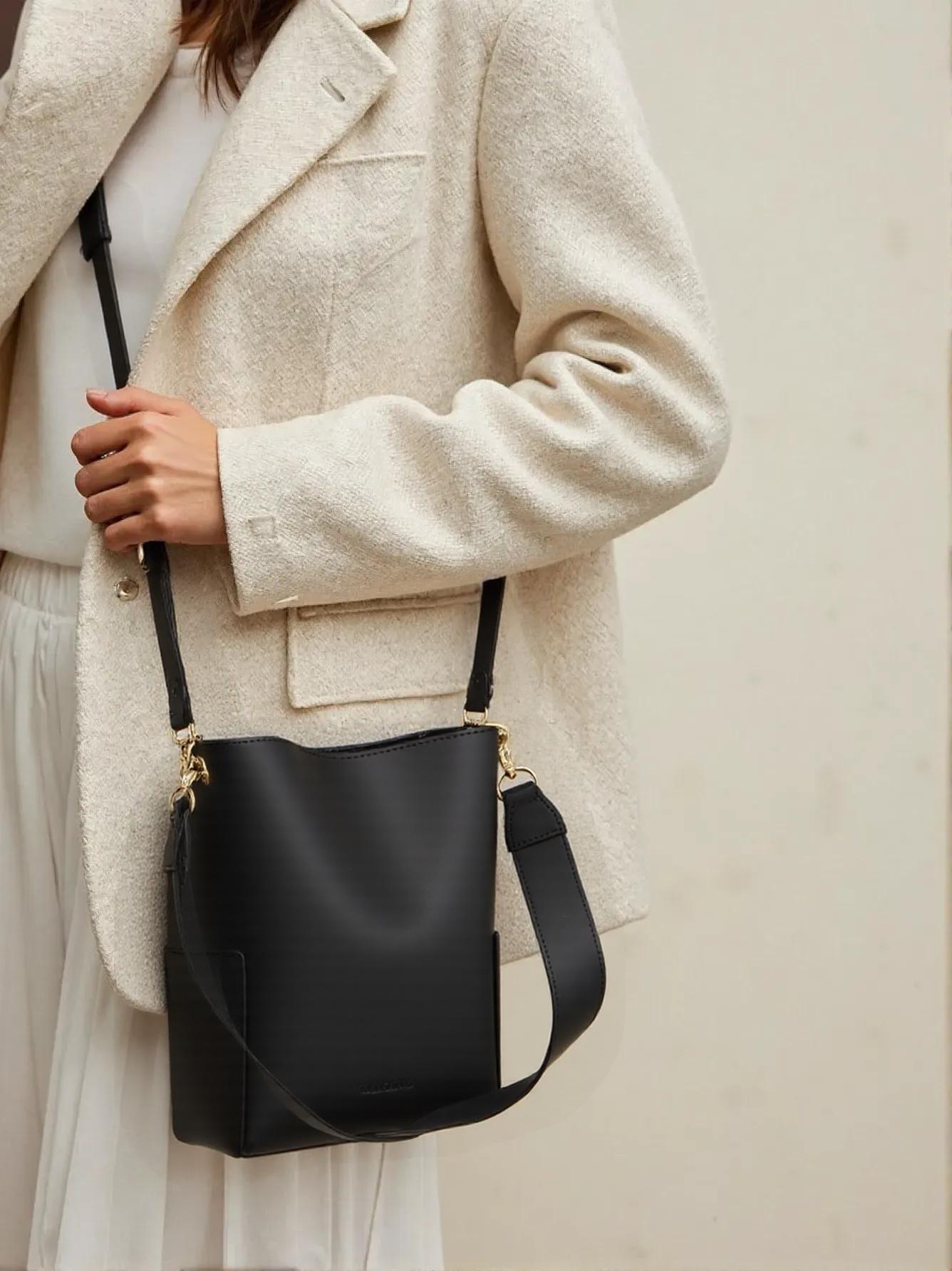 Petit bucket bag